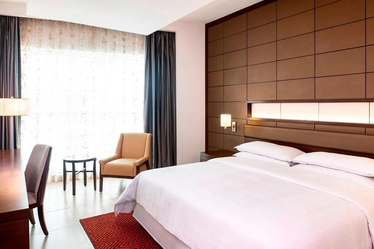 Four Points By Sheraton Sharjah Hotel 5*,  Verenigde Arabische Emiraten