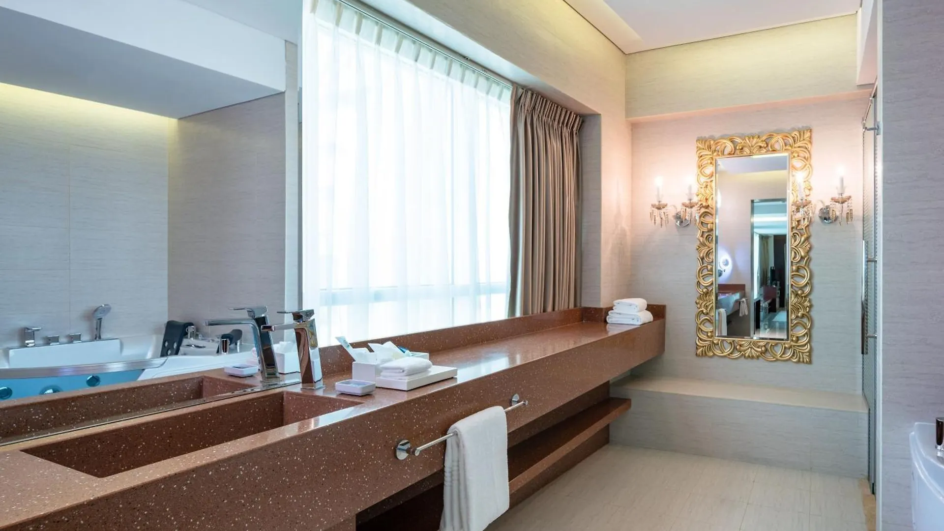 Four Points By Sheraton Sharjah Hotel